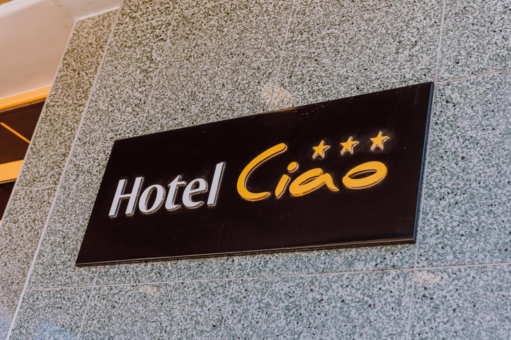 Hotel Ciao Targu Mures Ngoại thất bức ảnh