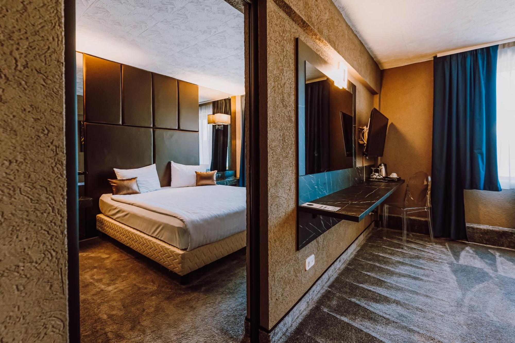 Hotel Ciao Targu Mures Ngoại thất bức ảnh