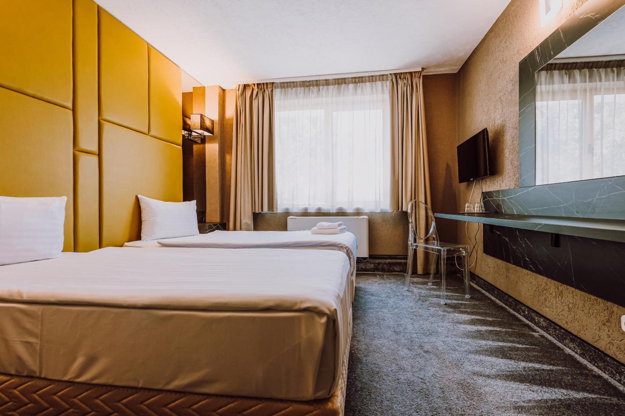 Hotel Ciao Targu Mures Ngoại thất bức ảnh