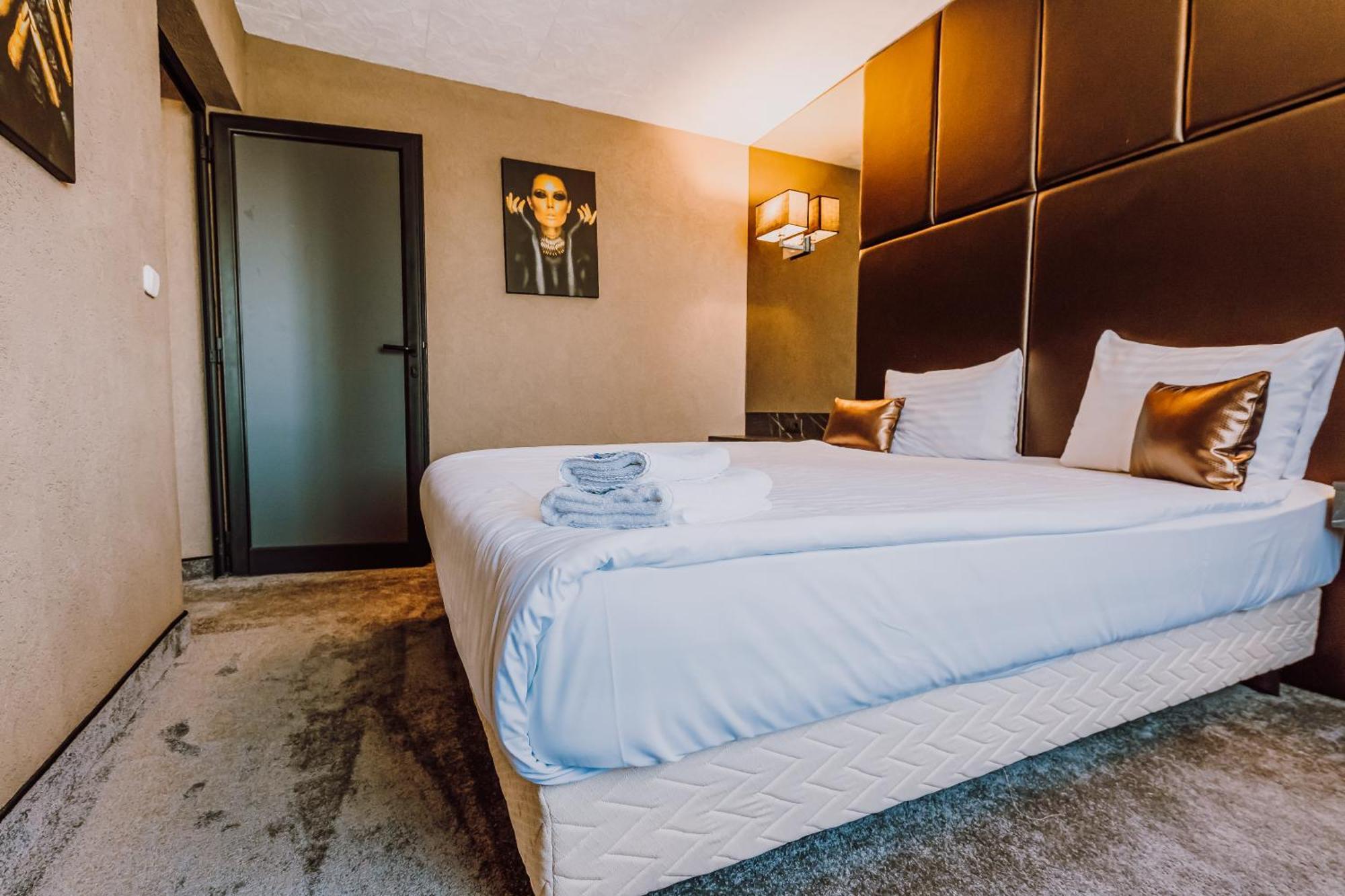 Hotel Ciao Targu Mures Ngoại thất bức ảnh