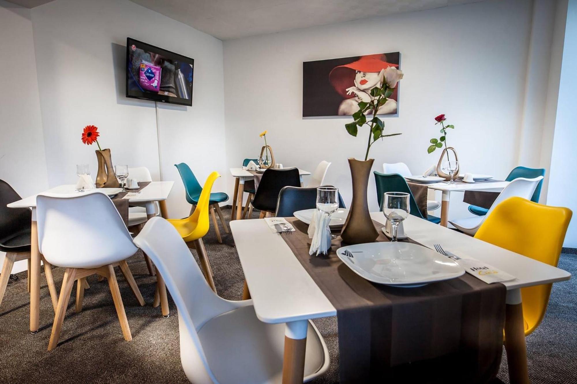Hotel Ciao Targu Mures Ngoại thất bức ảnh