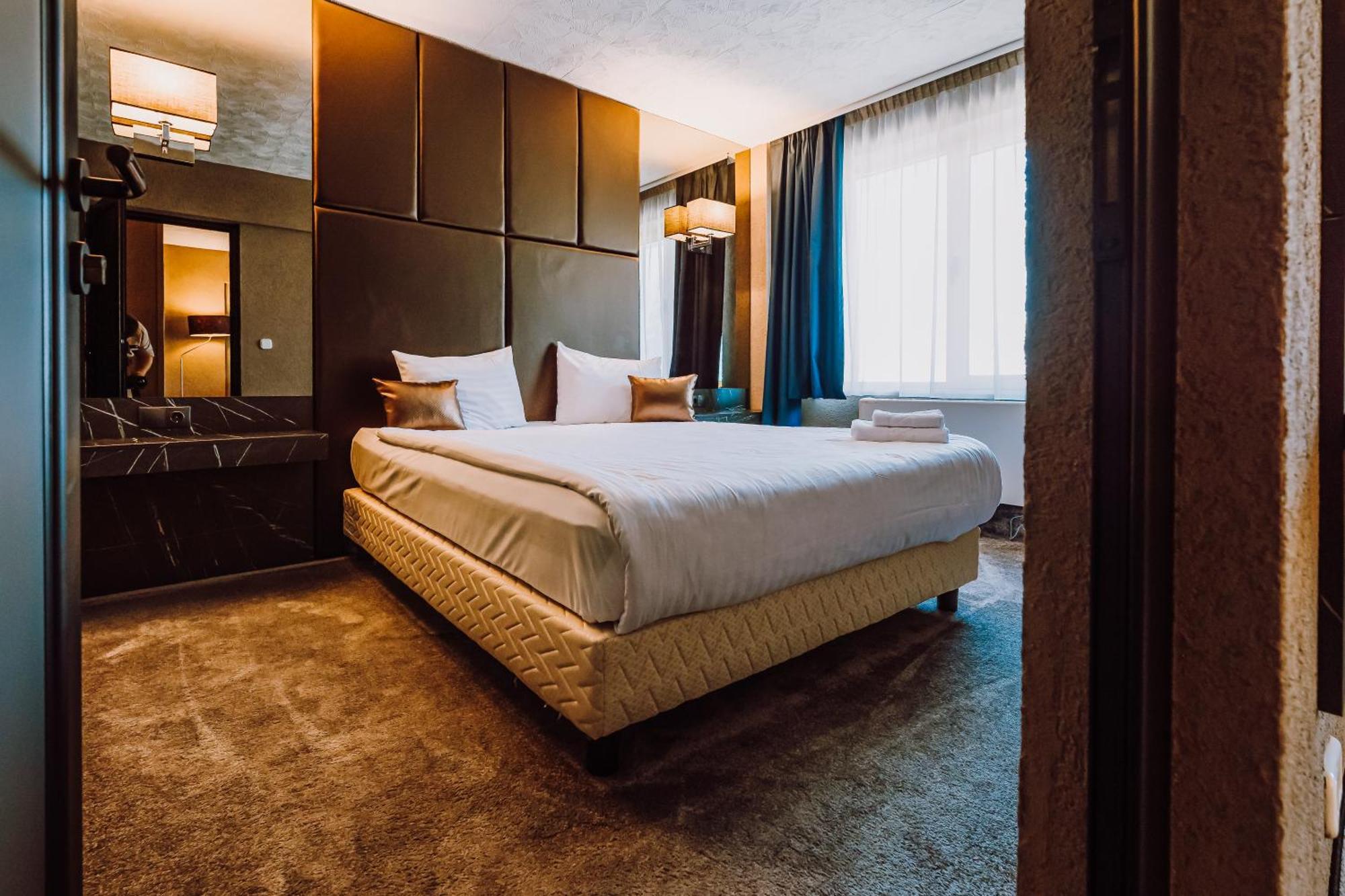 Hotel Ciao Targu Mures Ngoại thất bức ảnh
