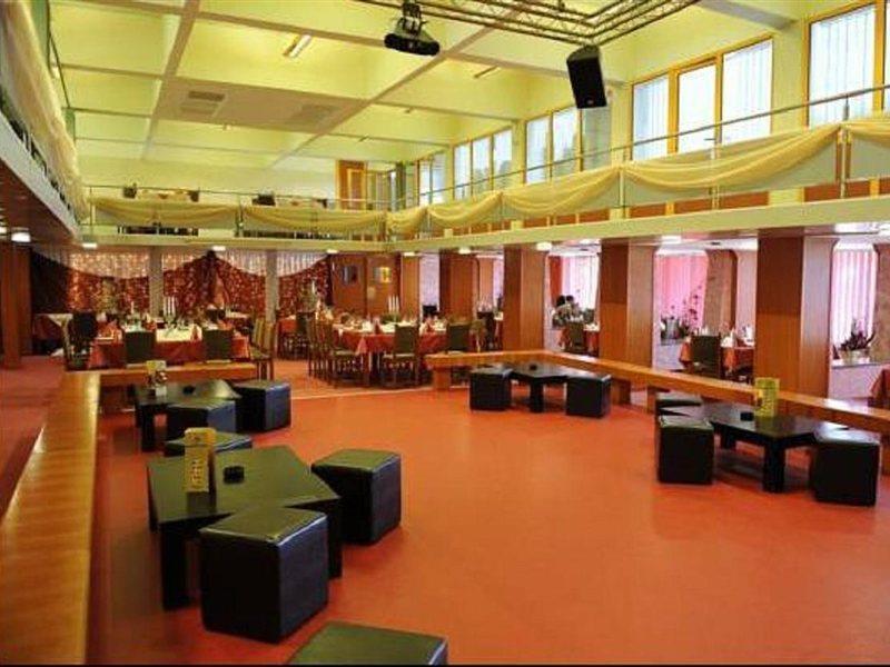 Hotel Ciao Targu Mures Ngoại thất bức ảnh