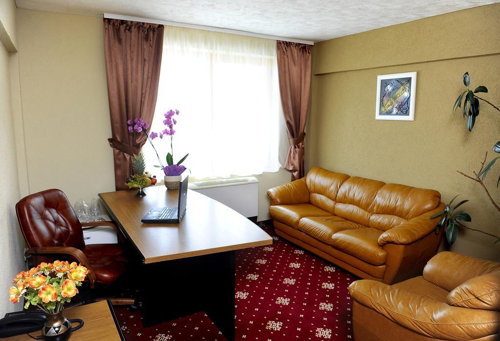 Hotel Ciao Targu Mures Ngoại thất bức ảnh