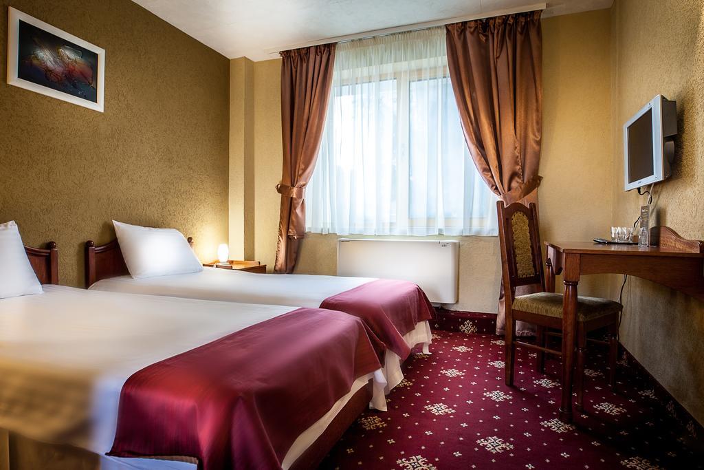 Hotel Ciao Targu Mures Ngoại thất bức ảnh