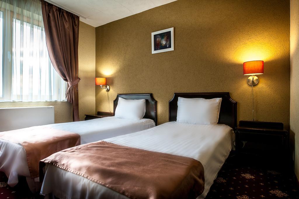 Hotel Ciao Targu Mures Ngoại thất bức ảnh