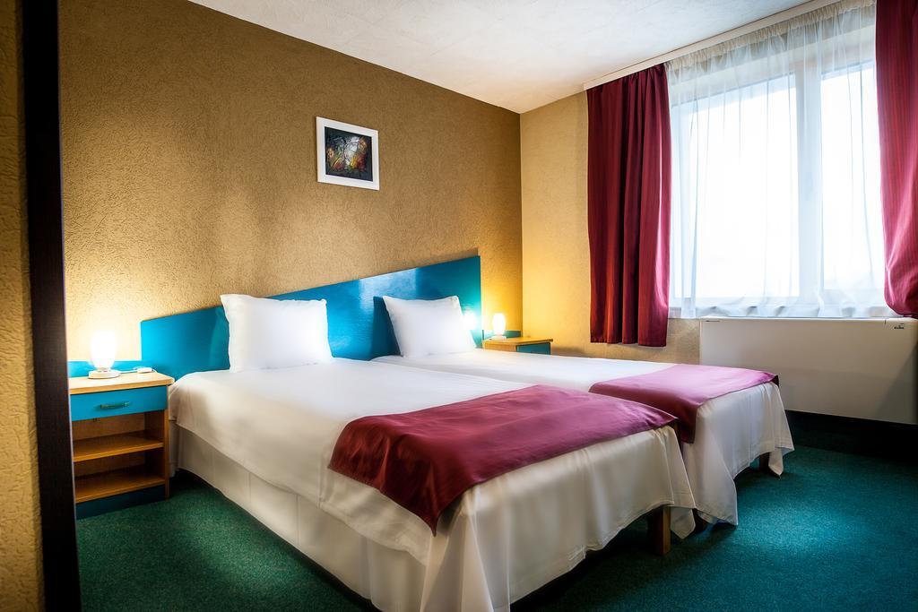 Hotel Ciao Targu Mures Ngoại thất bức ảnh