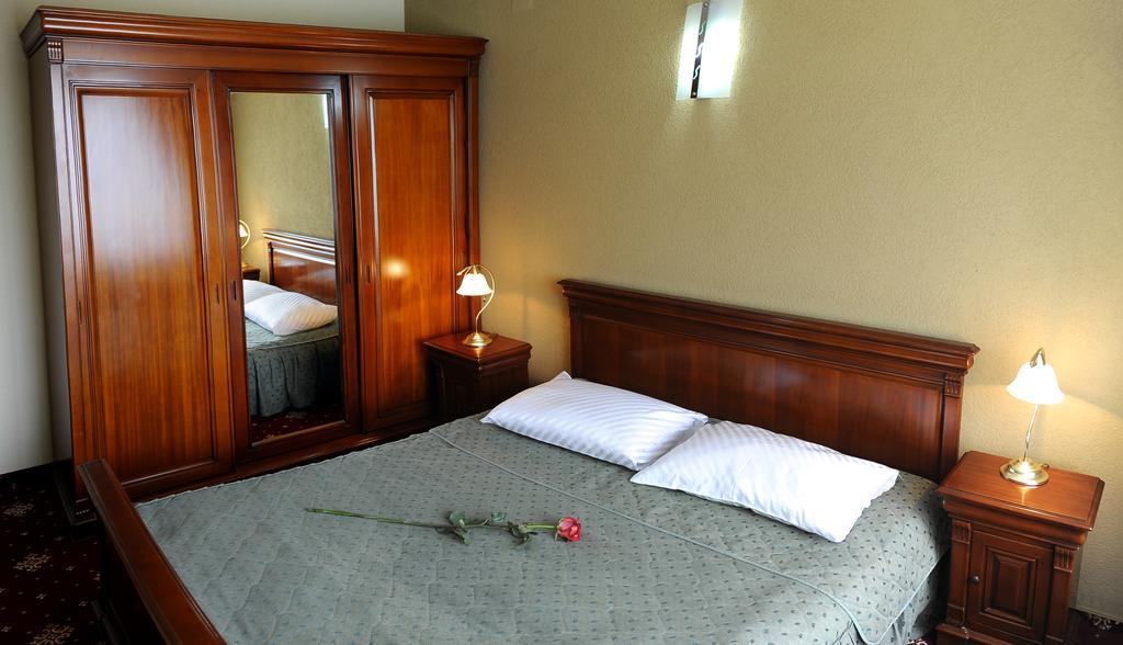 Hotel Ciao Targu Mures Ngoại thất bức ảnh