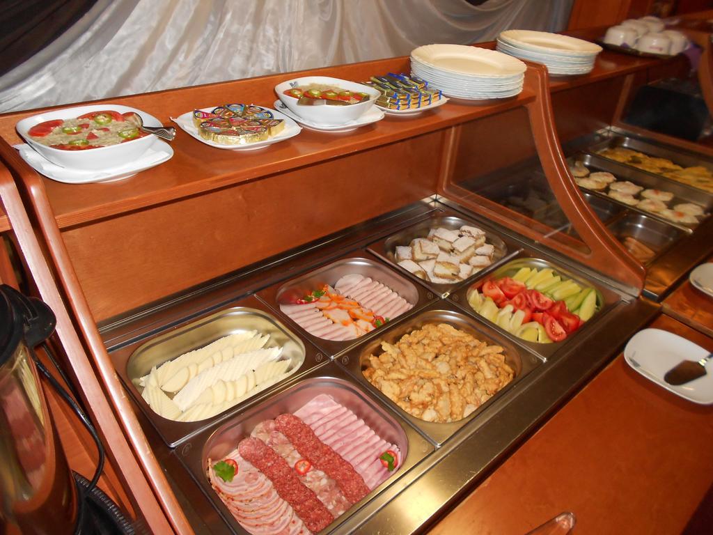Hotel Ciao Targu Mures Ngoại thất bức ảnh
