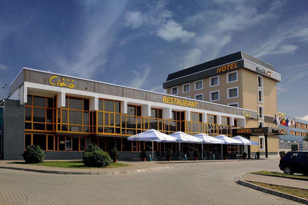 Hotel Ciao Targu Mures Ngoại thất bức ảnh
